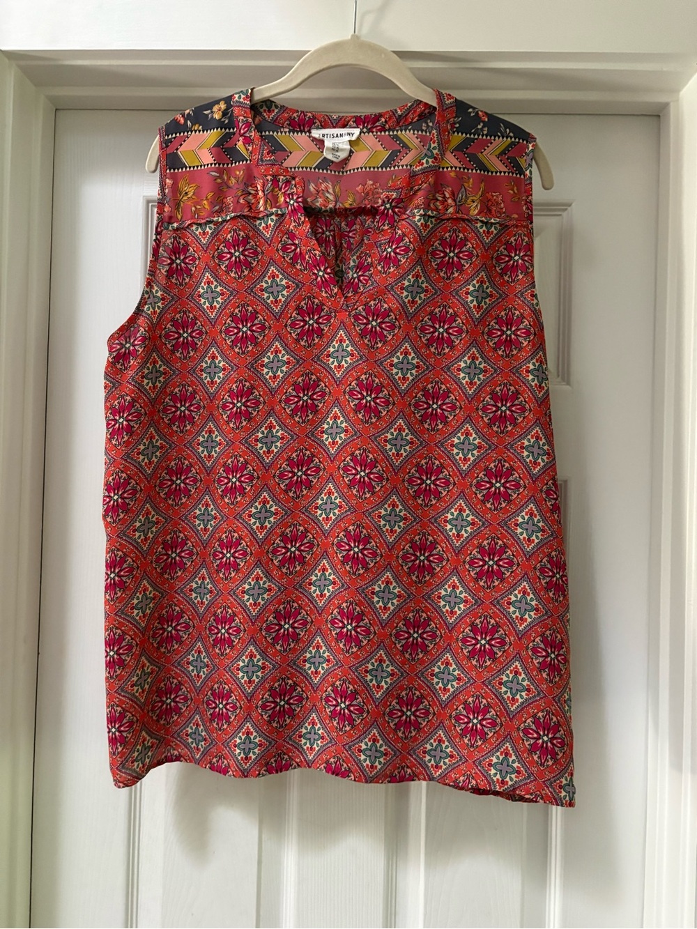 Artisan Ny Coral and Navy Geometric Sleeveless Blouse
